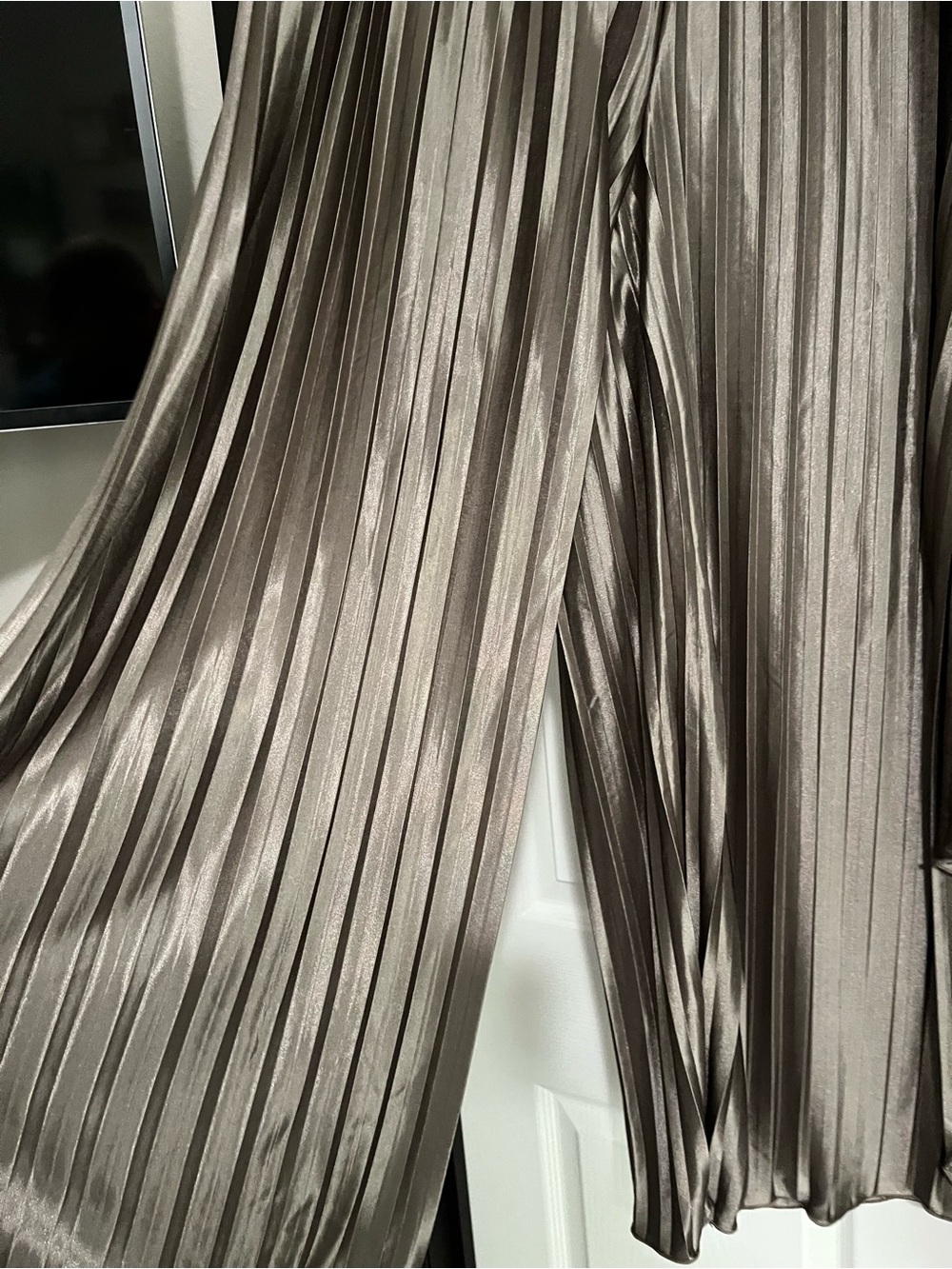 Pleated Two-Piece Set - Taupe Shine - Picture 3 of 6
